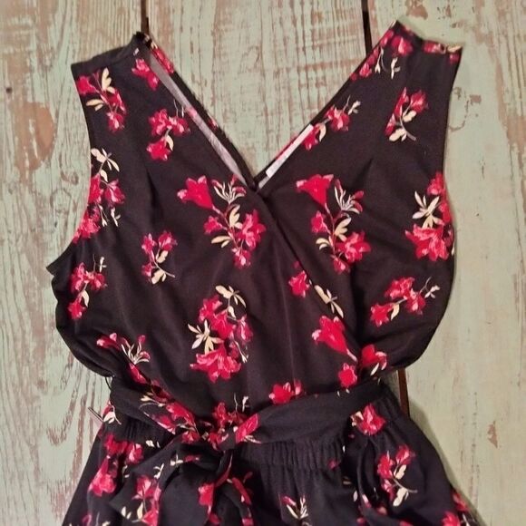 Time and Tru Women's Tank Jumpsuit Size L Black Red Floral - Picture 3 of 8